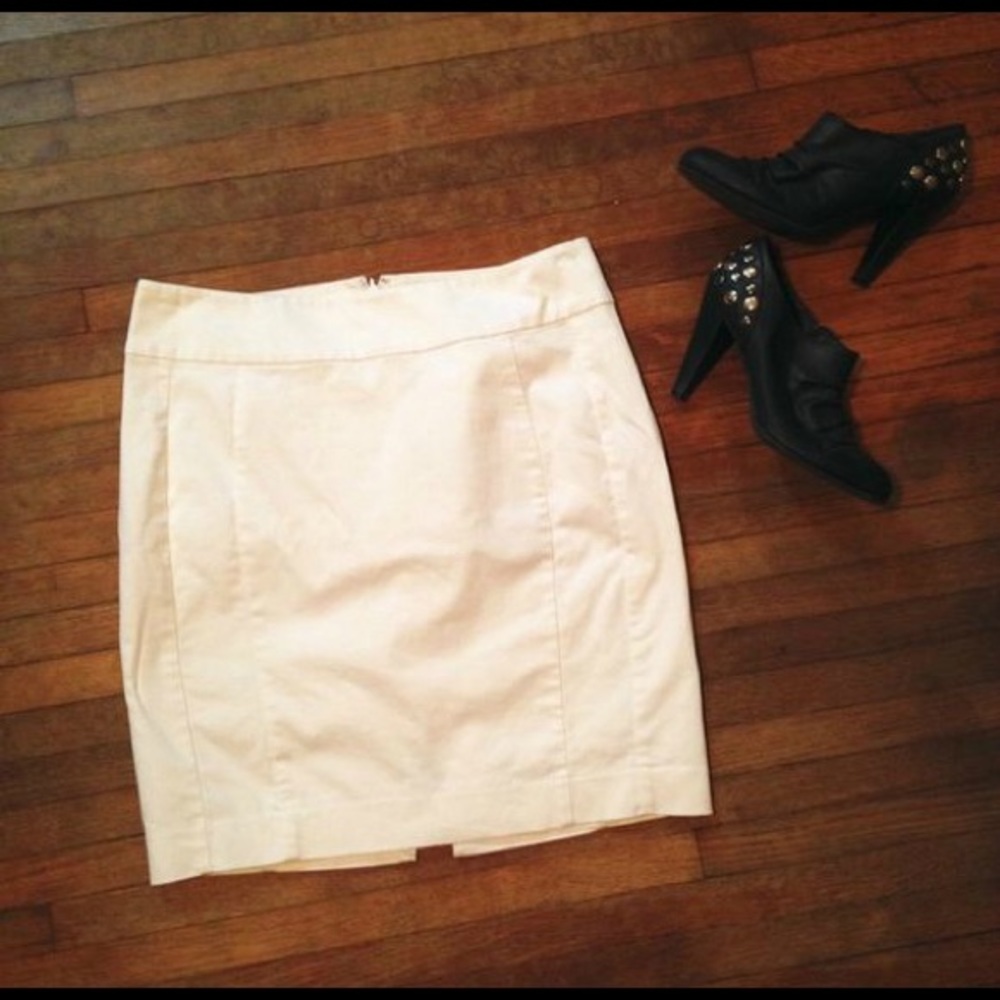 Sleek, Office Ready! Express White Pencil Skirt